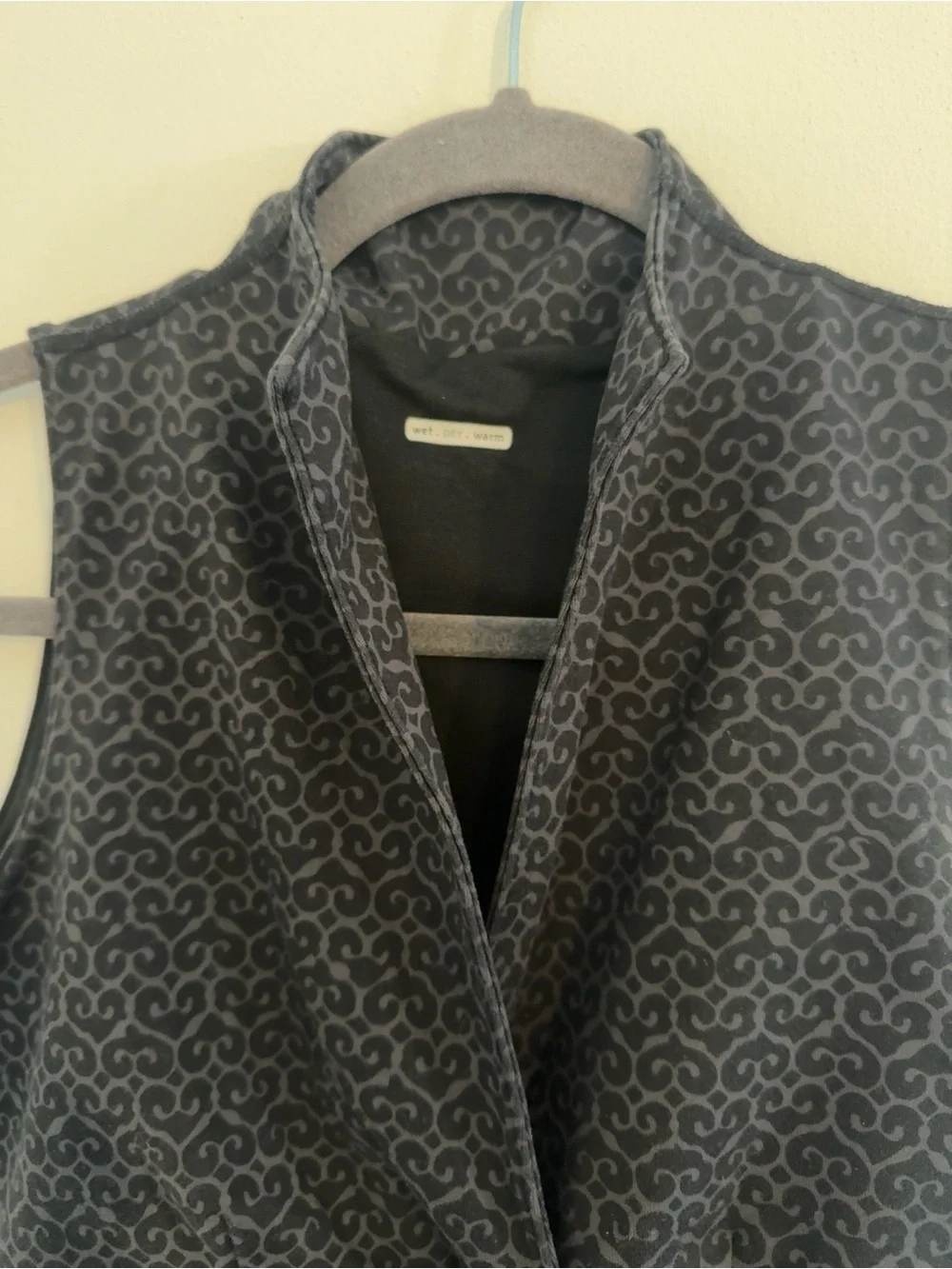 Lululemon Wet Dry Warm Black Print Sleeveless Peplum Vest Tunic Athletic Top